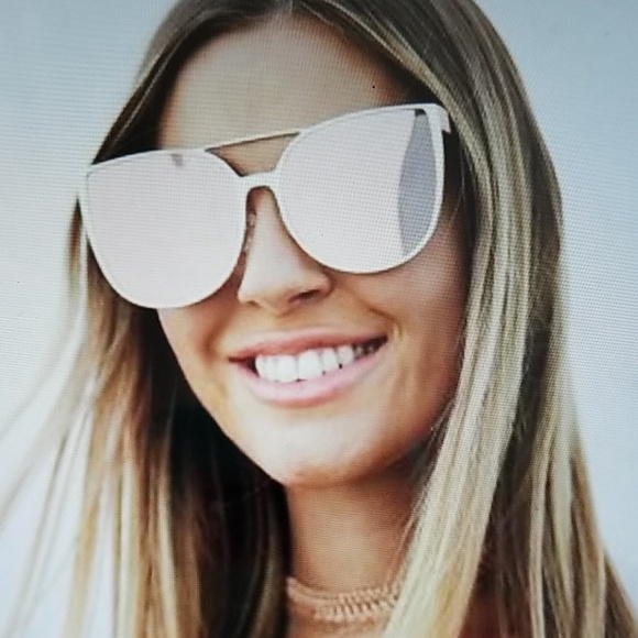Quay Australia Accessories - Sale Quay Sorority Princess sunnies!🤪